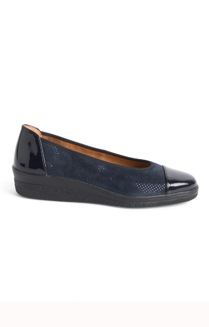Gabor navy patent shoes 2025