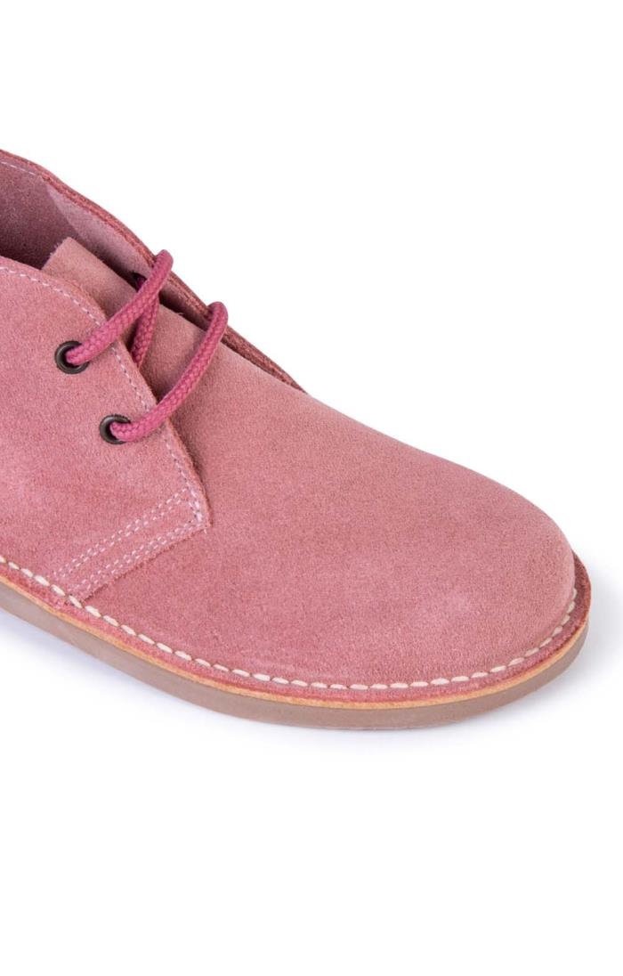 Pink clarks desert boots deals