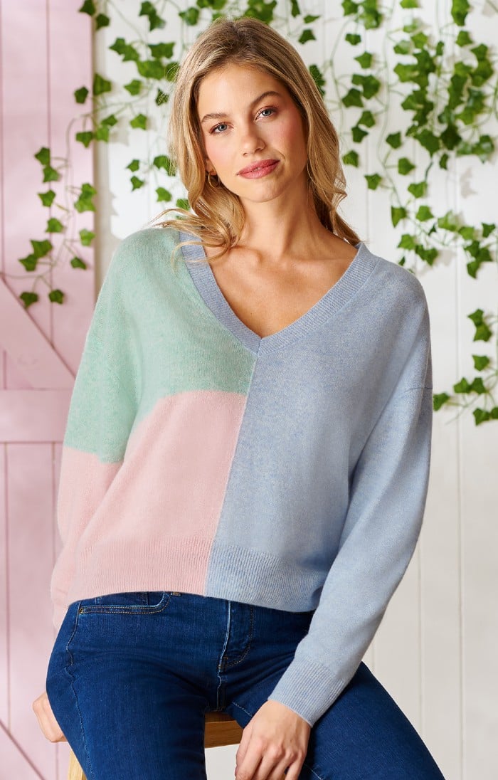 Women's Jumpers  Cashmere Knit Sweaters & Hoodies – Johnstons of Elgin