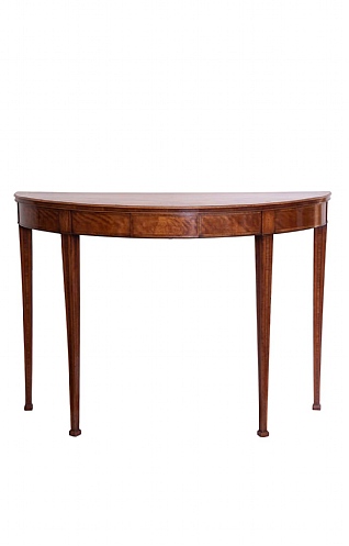 Demilune Pier Table