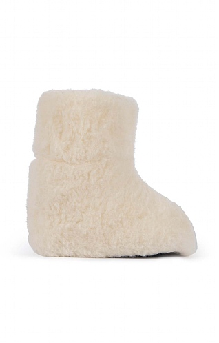 Tall fuzzy slipper 2025 boots