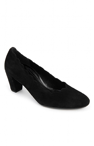 Gabor Scallop Trim Court Shoe