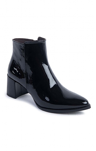 House of Bruar Ladies Patent Heeled Boot - Black