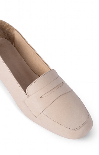 Beige sales moccasins ladies