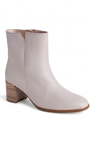 Gabor Ladies Heeled Plain Leather Ankle Boots - Cream, Cream