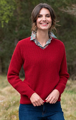 Lamora Cable V Neck
